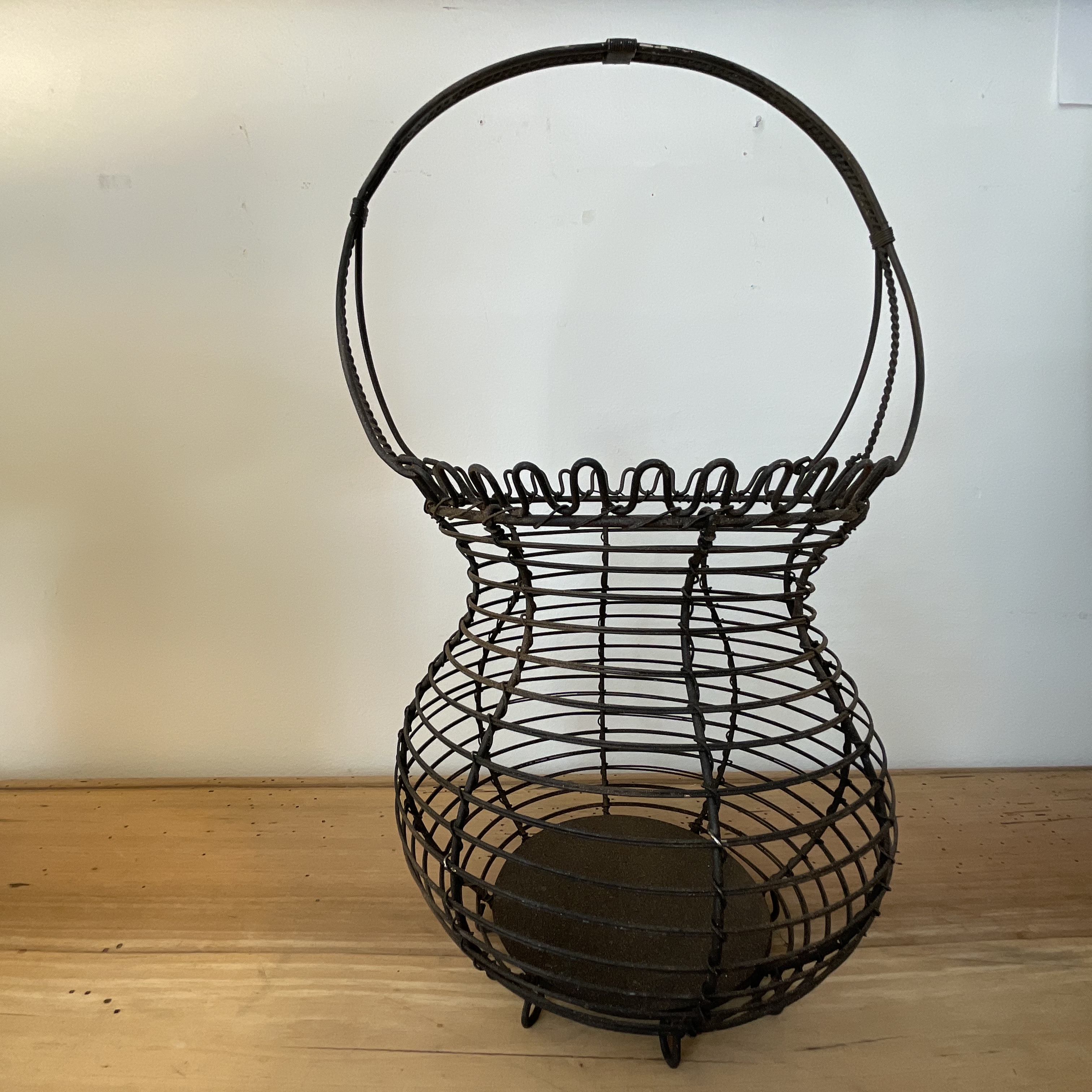 VINTAGE WIRE EGG BASKET