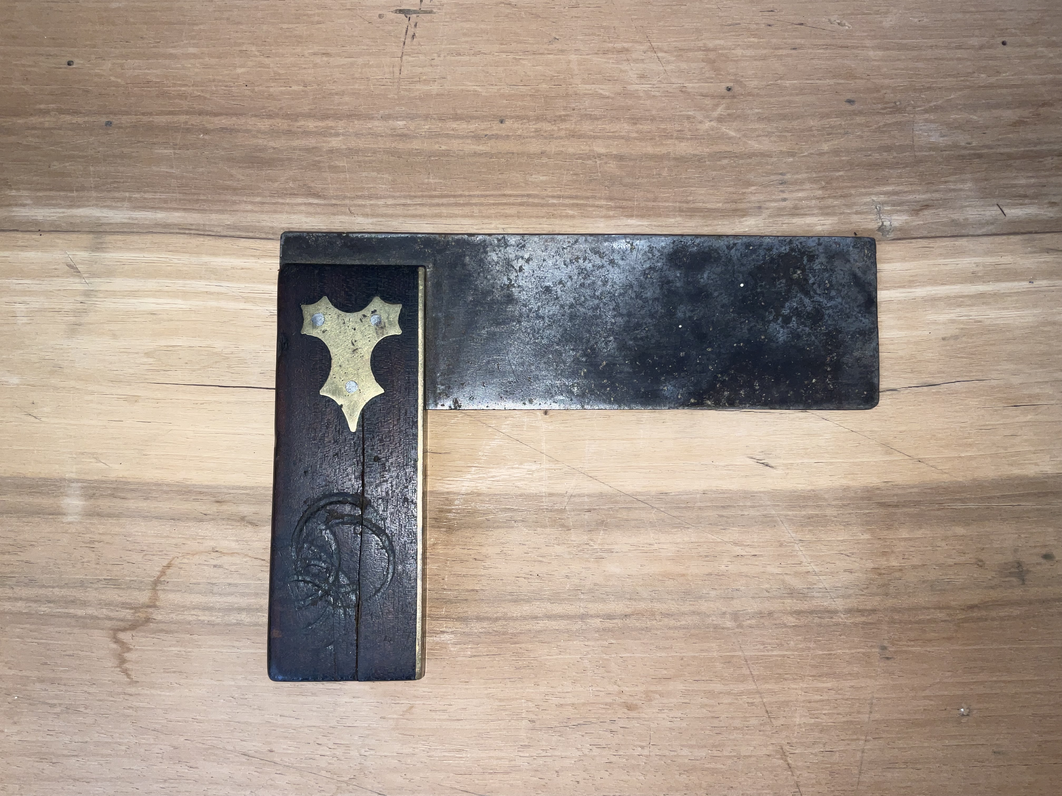 ANTIQUE WOODWORKING SQUARE