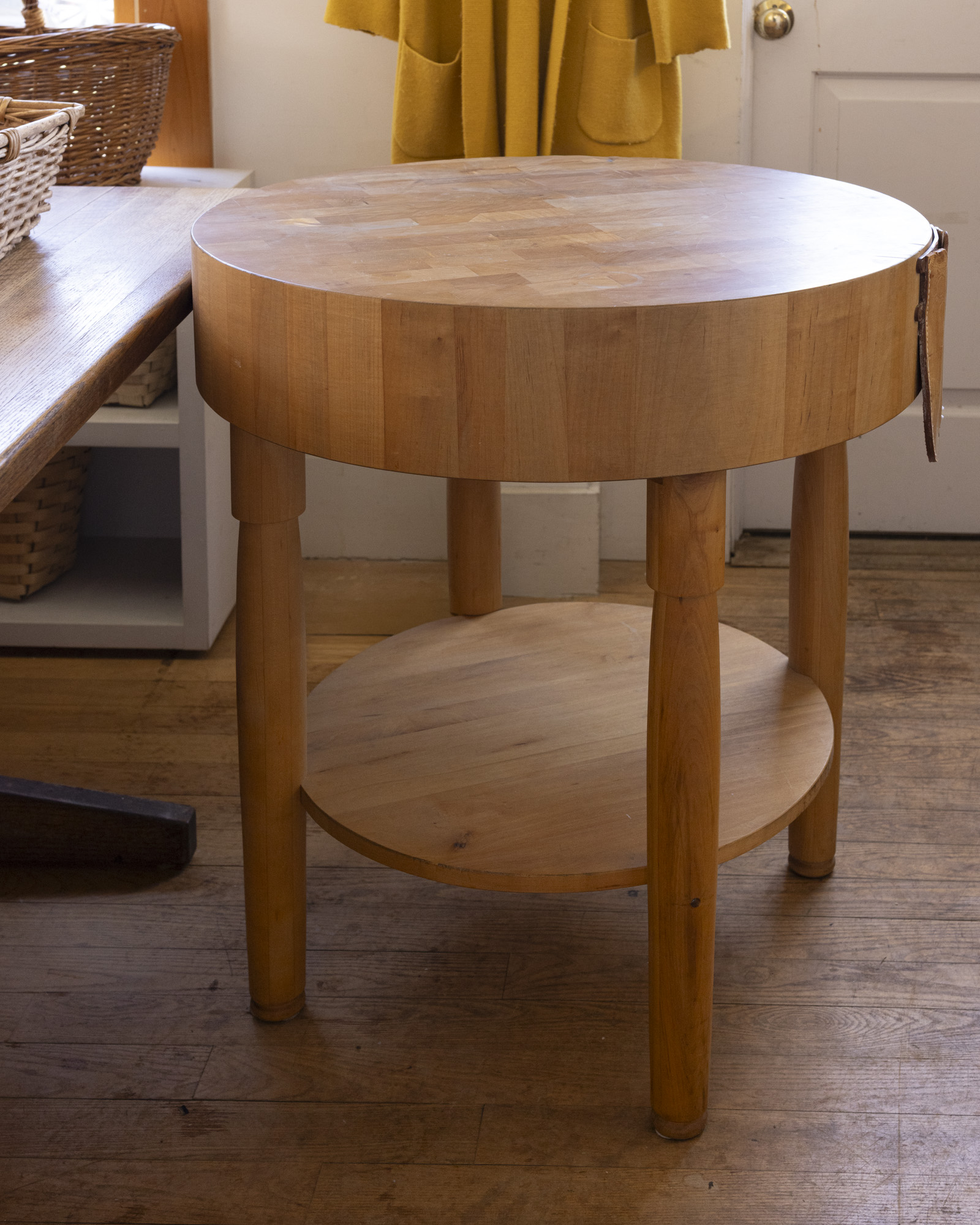 30” round butcher block table